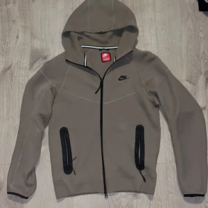 Nike tech fleece - Size S,nyskick och inga problem med den