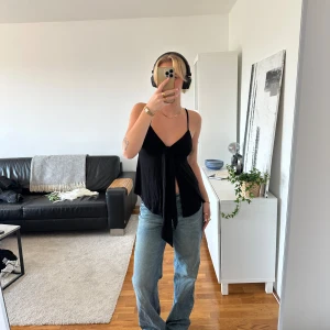 Svart tröja från Gina tricot - Svart tröja från Gina tricot. Aldrig använt 