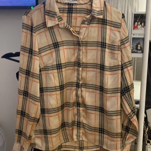 Skjorta satin randig  - Säljer denna satin tröjan, 169kr. 