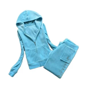 Juicy couture M passar som M-S - Jag säljer denna byxan därför jag fick den som present av en vän och jag har tyvärr ingen användning av dessa byxor längre då de är lite solblekta (kom privat för mer info) 