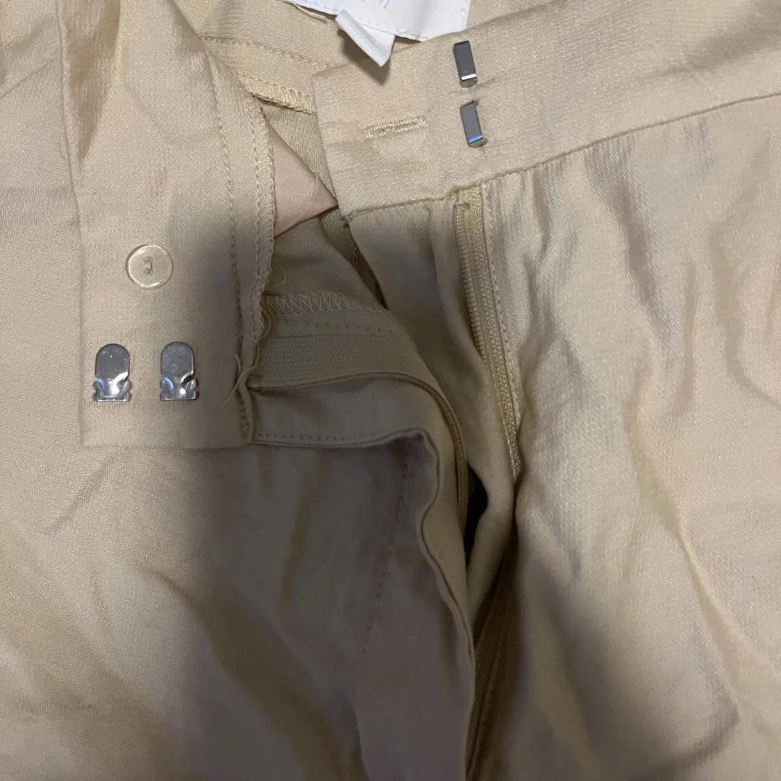 Beige byxor från H&M - 90