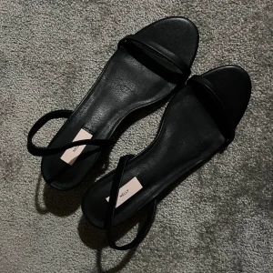 Svarta klackar - Superfina klackar från Nelly❤️aldrig använda. Storlek 39