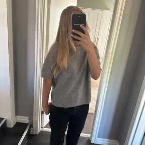 Stickad tröja - Stickad tröja från zara som knappt är använd i storlek XL.