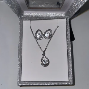 Silver smyckesset  - Oanvänt, helt ny med prislapp