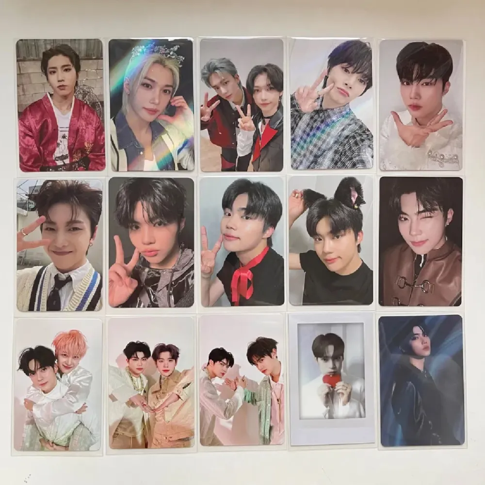 säljer Han, Felix, I.N, Matthew, Gunwook och Hanbin pcs!! alla är i bra skick, vid intresse kontakta mig för pris 🫶🏻packar med sleeve, toploader och kommer med freebies!! vid köp av 3+ pcs kan du få fri frakt<3 jag är inte ansvarig för postens slarv!!. Övrigt.