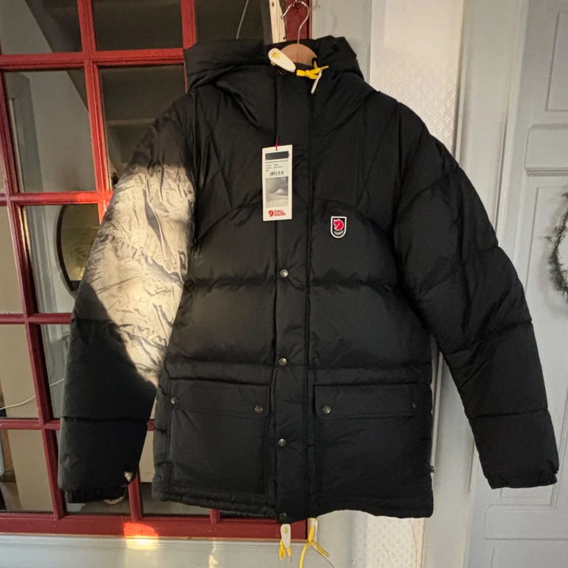 Svart dunjacka från Fjällräven