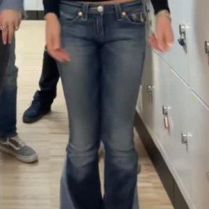 True Religion jeans - Säljer ett par snygga True Religion jeans. Har sytt om dom till bootcut❤️