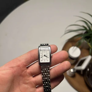 Vintage silverklocka  - Perfekt skick med helt nytt batteri och justerbar länk