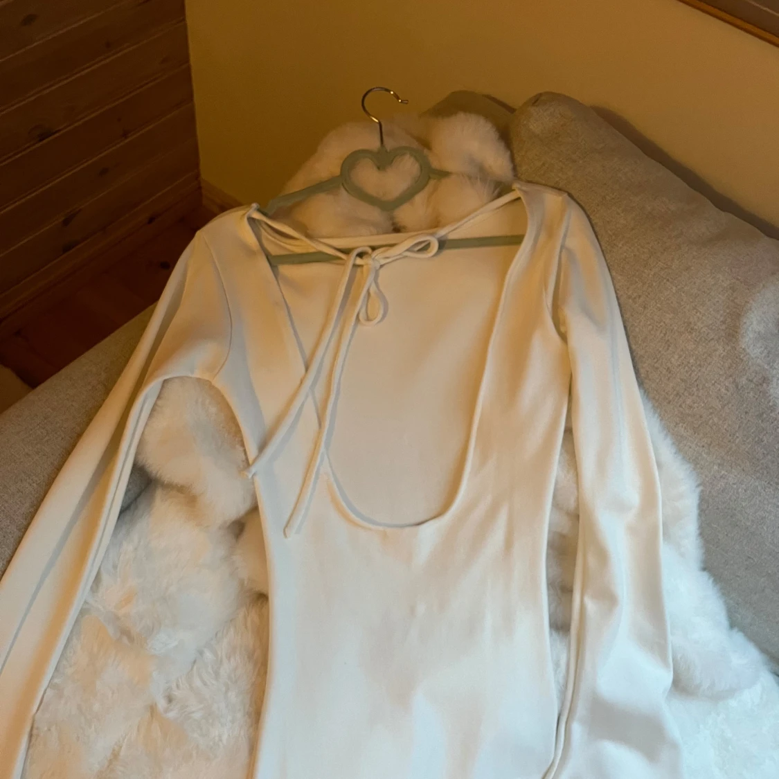 Vit långärmad klänning - 92