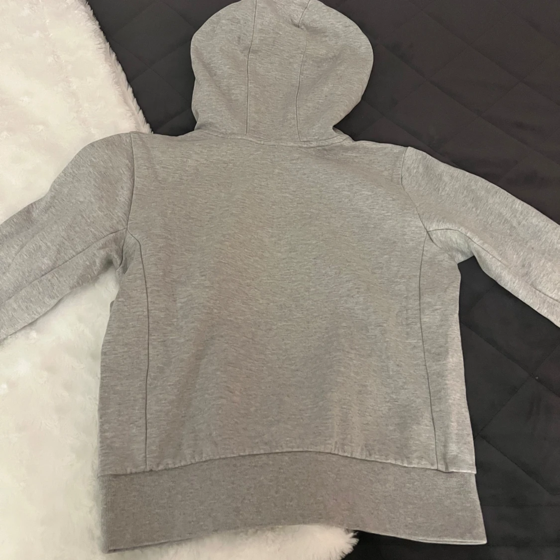 Grå hoodie från Polo - 90