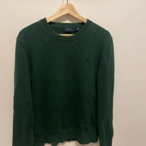 Stickad Ralph lauren tröja  - Helt perfekt skick. Nypris 2399 kronor. 