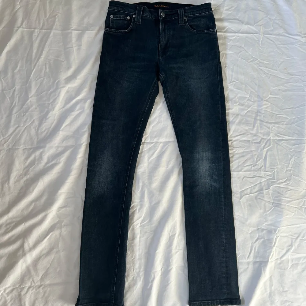 Otroligt snygga nudie jeans! Perfekta inför hösten/vintern. Fri från defekter och därmed väldigt bra skick. Rabatt vid d köp av 2+ plagg. Fraktar alltid inom 24h efter köp!. Jeans & Byxor.