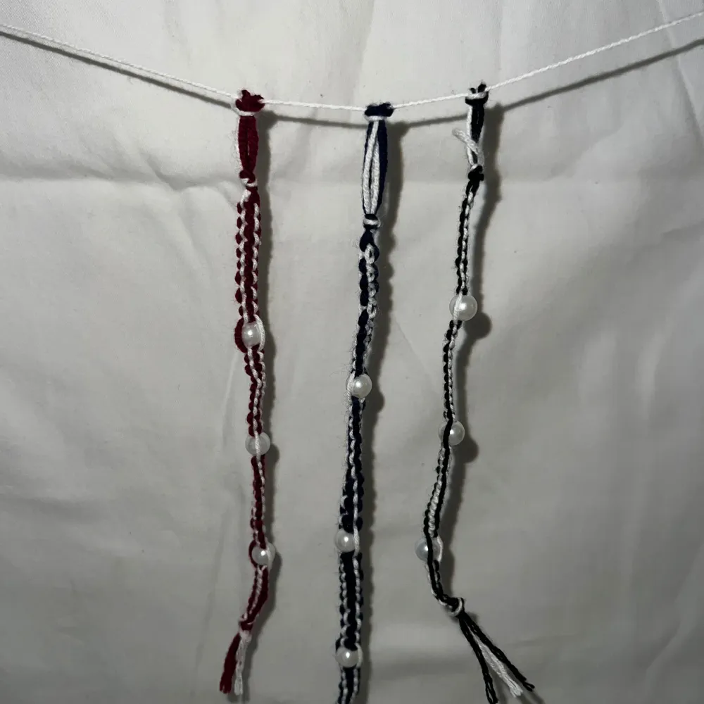3 fina armband som touchar upp din look! 25kr styck đ«¶đ«¶ . Asusteet.