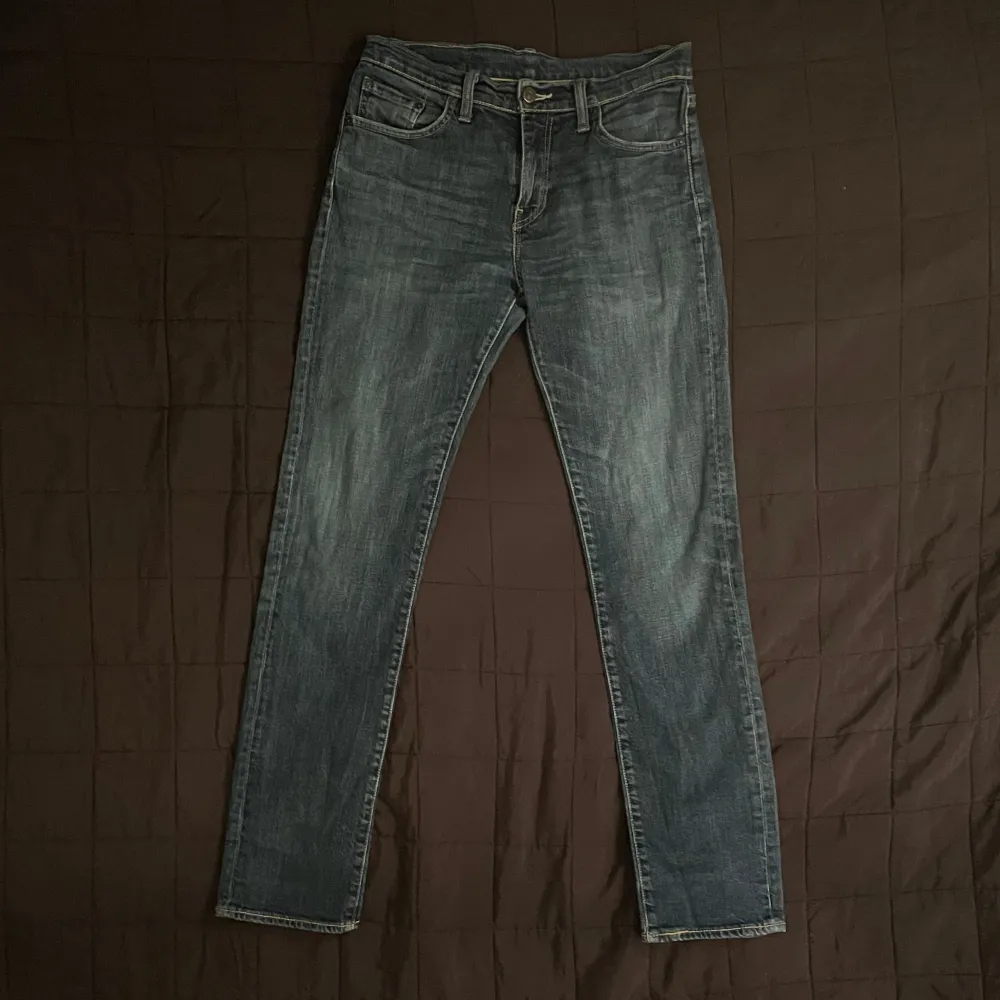 Säljer ett par snygga Levi's 511 jeans i storlek 30/32. De har en slim passform och är i mycket bra skick. Säljer de på grund av att jag tycker de sitter för slim på mig. Hör av dig vid fler frågor!. Jeans & Byxor.