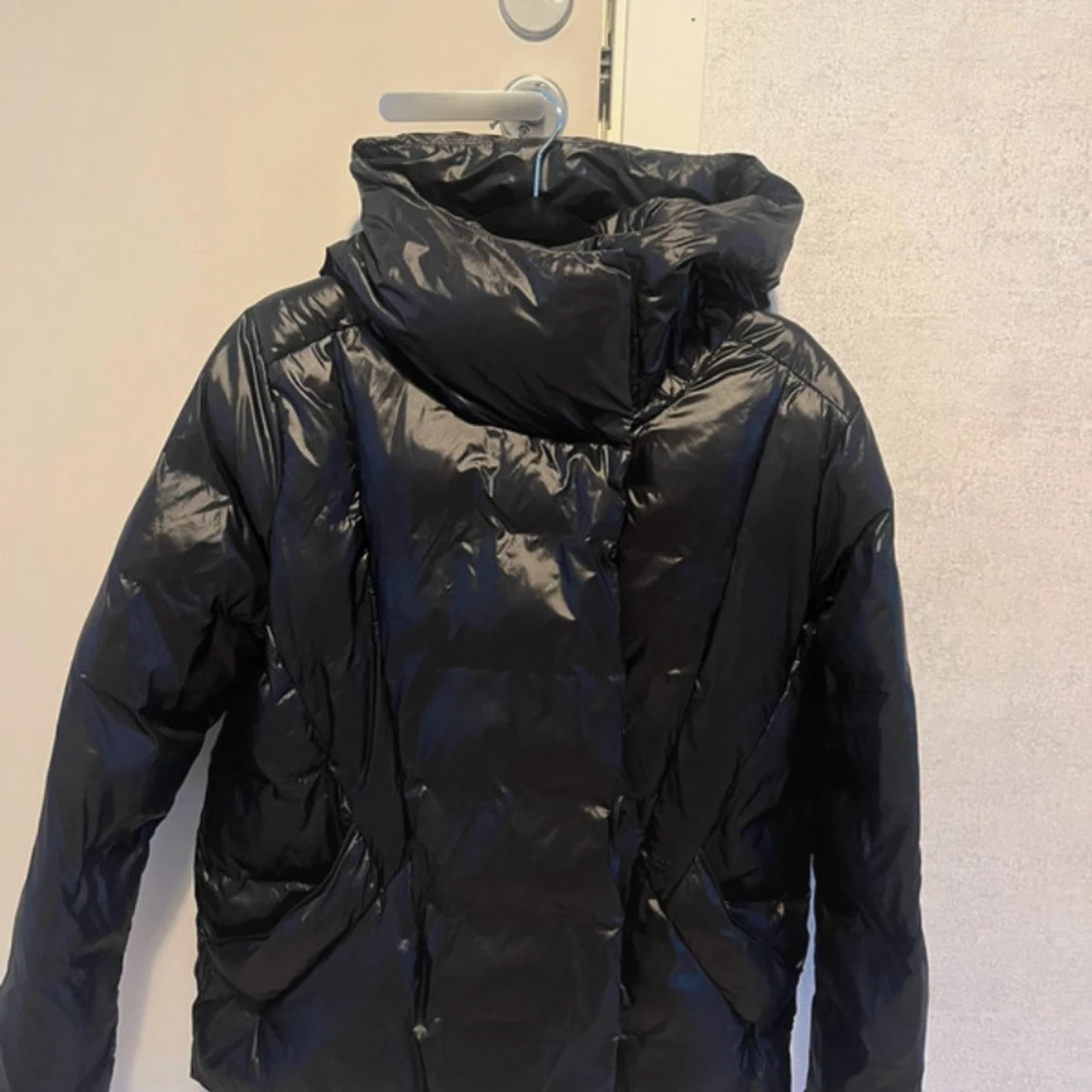 Svart dunjacka från Everest