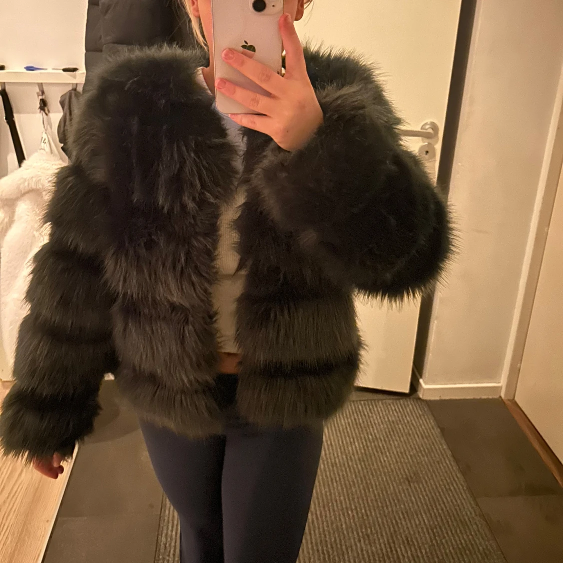 Svart/ mörkgrön pälsjacka