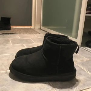Uggs i storlek 37/ fint skick!  - Uggs i storlek 37, slutsålda överallt 🩷