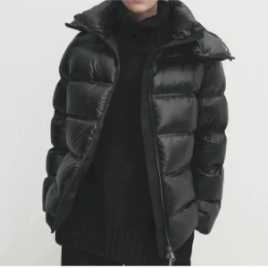 Massimo dutti jacka - Hej! Jag är intresserad av att byta min Massimo dutti jacka mot en i storlek XS, jag har för nuvarande en i storlek S som är i helt nyskick! Om intresse finns, hör gärna av er så kan vi lösa nåt💕