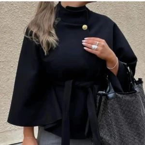 Missäy Poncho  - Intressekoll på min snygga poncho från missäy inte säker om jag vill sälja, använd fåtal gånger o super skick! Skriv för egna bilder🩷