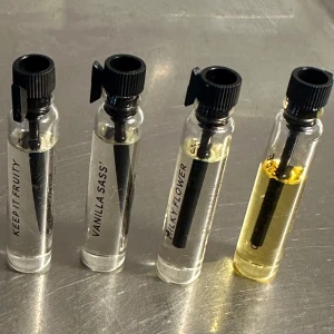 Essnce testers  - Köpta för 45 kr var, 2 ml. Alla luktar gudomliga men jag har redan hittat min favorit och köpt en större flaska.   Du får alla 4 tillsammans: - Milky Flower  - Keep it fruity - Carashmellow - Vanilla Sass