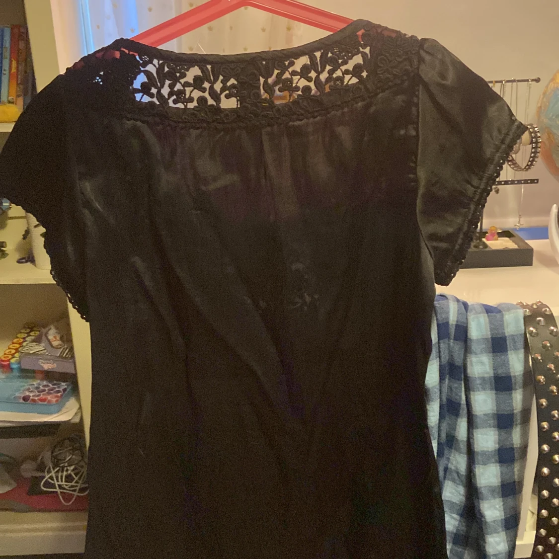 Svart t-shirt från H&M - 90