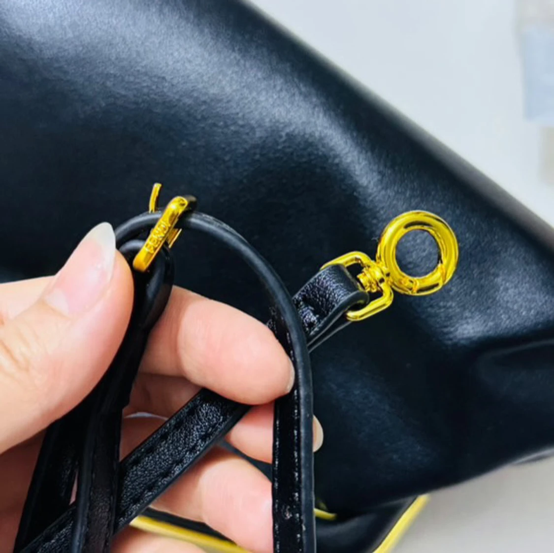 Svart axelväska från Fendi - 93