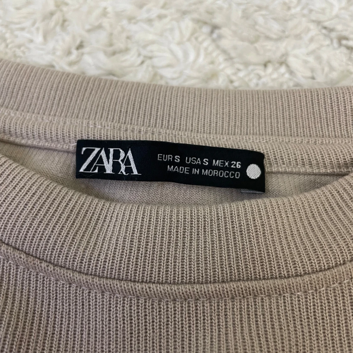 Beige tröja från Zara - 90