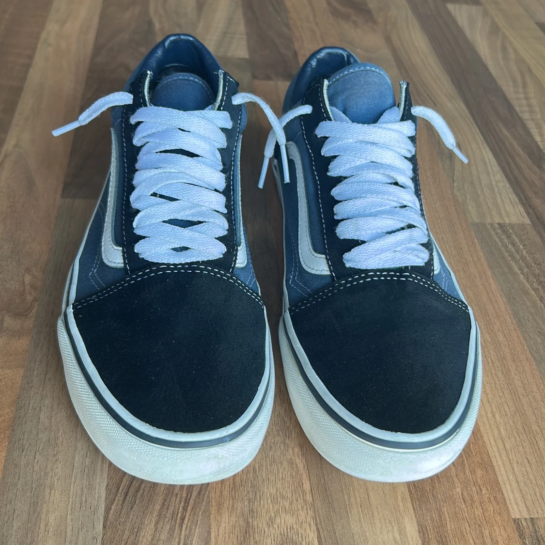 Svart och blå sneakers från Vans