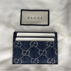 Gucci ”DENIM” Cardholder - Gucci ”Denim” cardholder. Modellen är discontinued och säljs inte längre. Helt ny