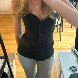 Svart fest topp - Såå fin svart fest topp från Zara!💕