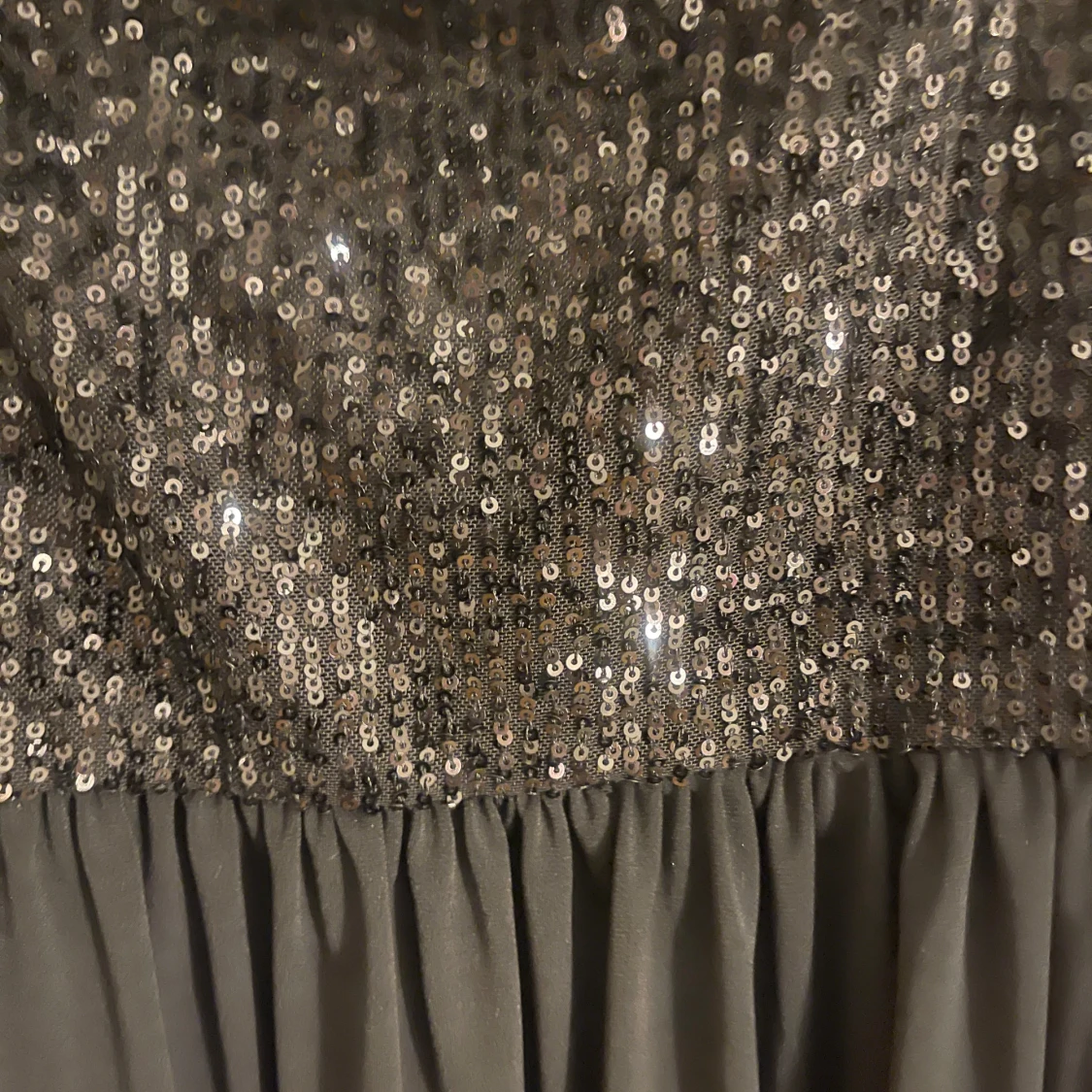 Svart paljettlinne - 91