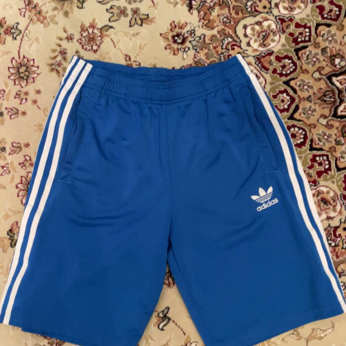 Blå shorts från Adidas