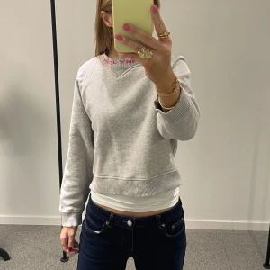 Sweatshirt från Tommy Hilfiger  - Grå Sweatshirt från Tommy Hilfiger Jeans🩶