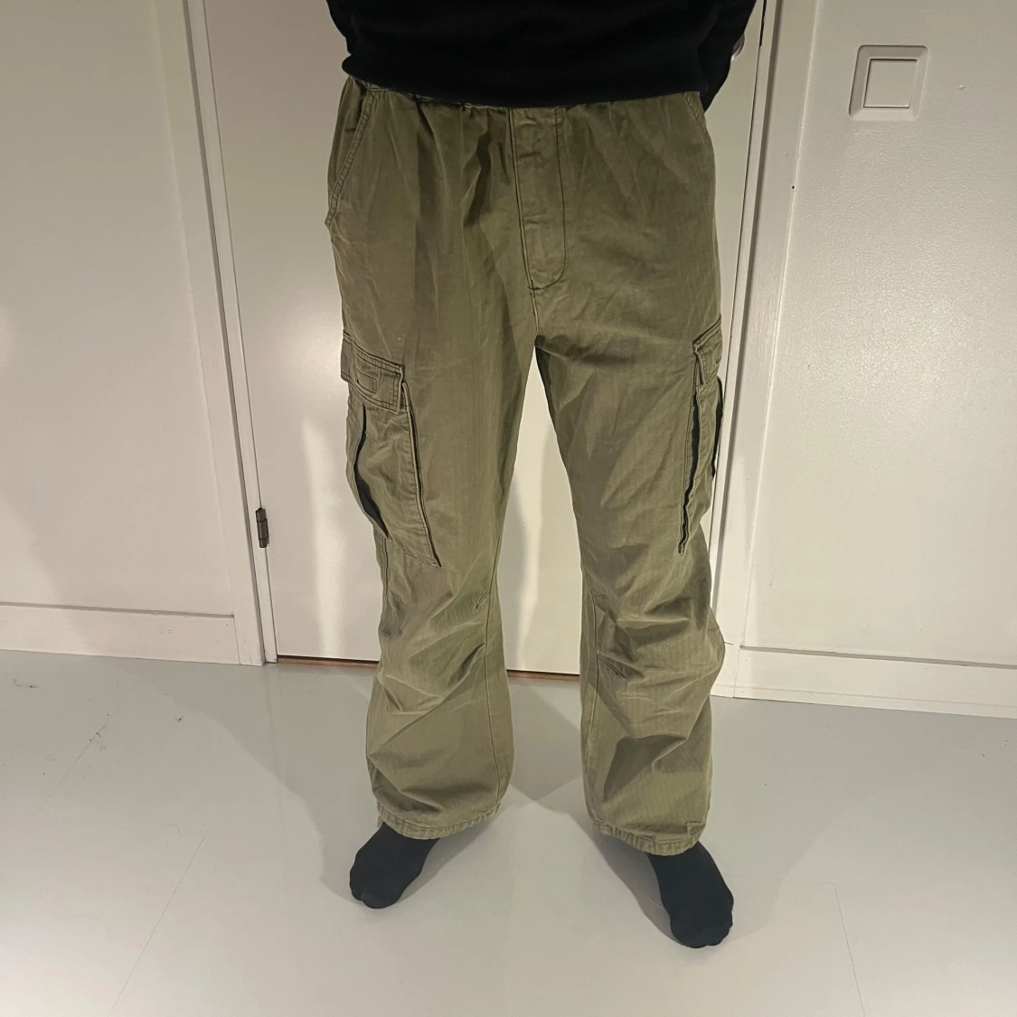 Olivgröna cargobyxor från BDG