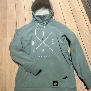 Dope skidjacka/anorak - Dope skid/snowboard jack/anorak säljes i nyskick. Färg: grön Storlek: XXS 