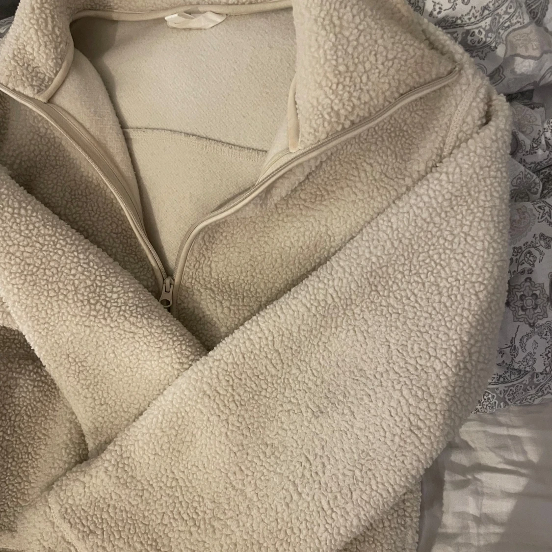 Krämvit teddyjacka HM - 90