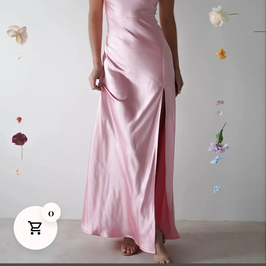 Rosa sidenklänning med slits - 90