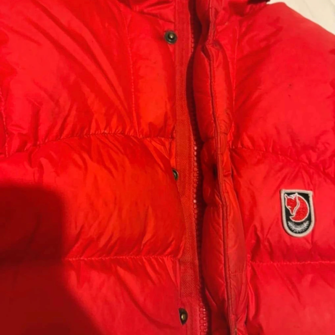 Röd dunjacka från Fjällräven - 92
