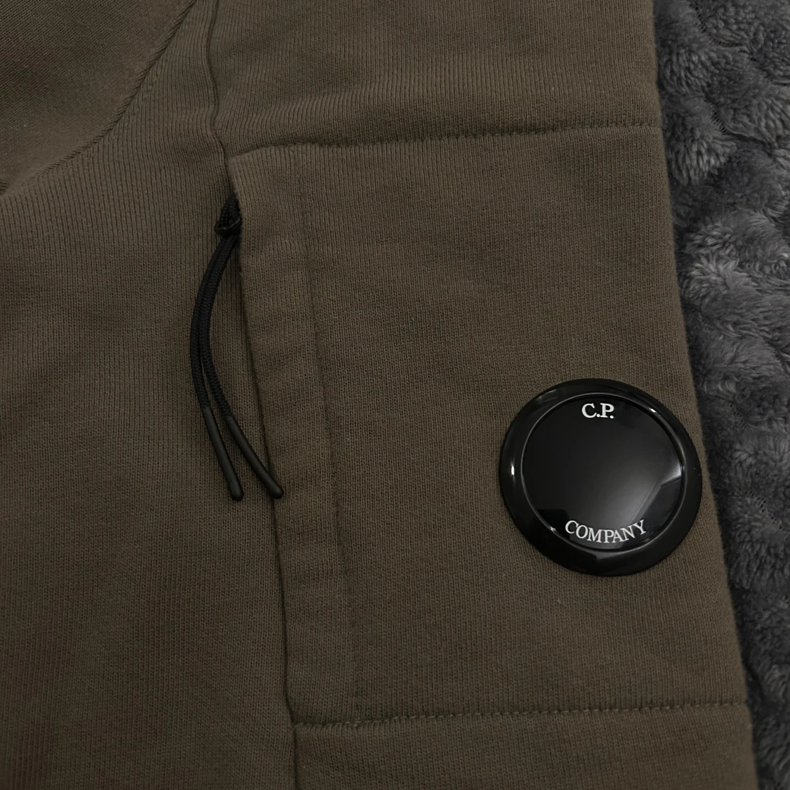 Olivgrön hoodie från C.P. Company - 91