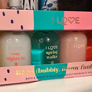I Love Bath & Shower selection! - Bath & Shower selection med 6 olika dofter i fin presentförpackning. 6 x 100 ml. Ny och oöppnad. 