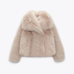 Päls jacka  - Så snygg päls jacka från Zara. I väldigt fint skick! 