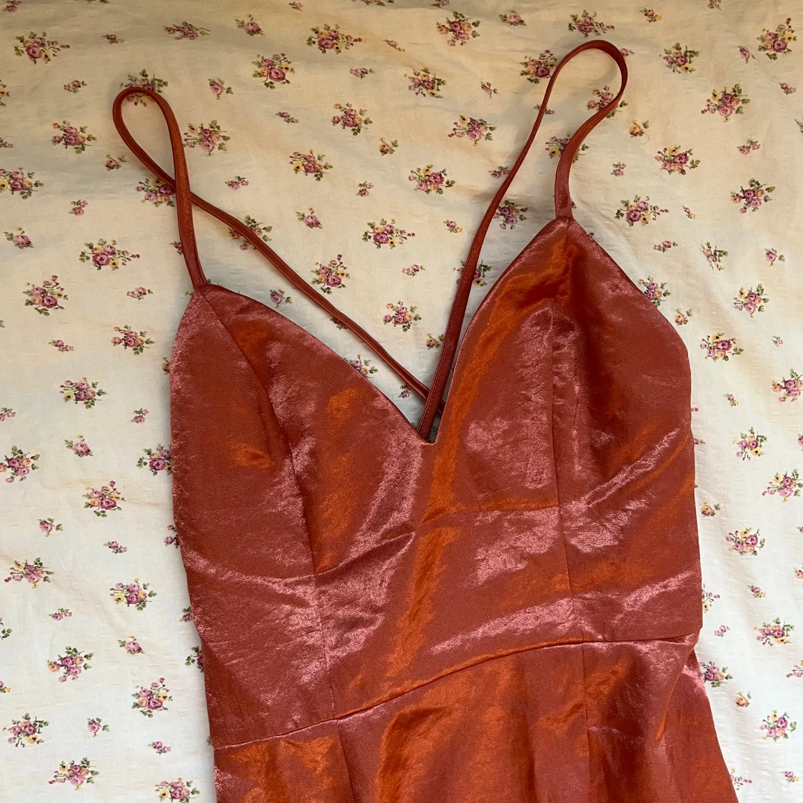 Rosa långklänning med smala axelband - 2