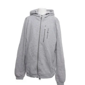 Grå Sail racing zip up. - Sail racing zip up hoodie. Storlek/160. Bra kvalite. Bra skick.