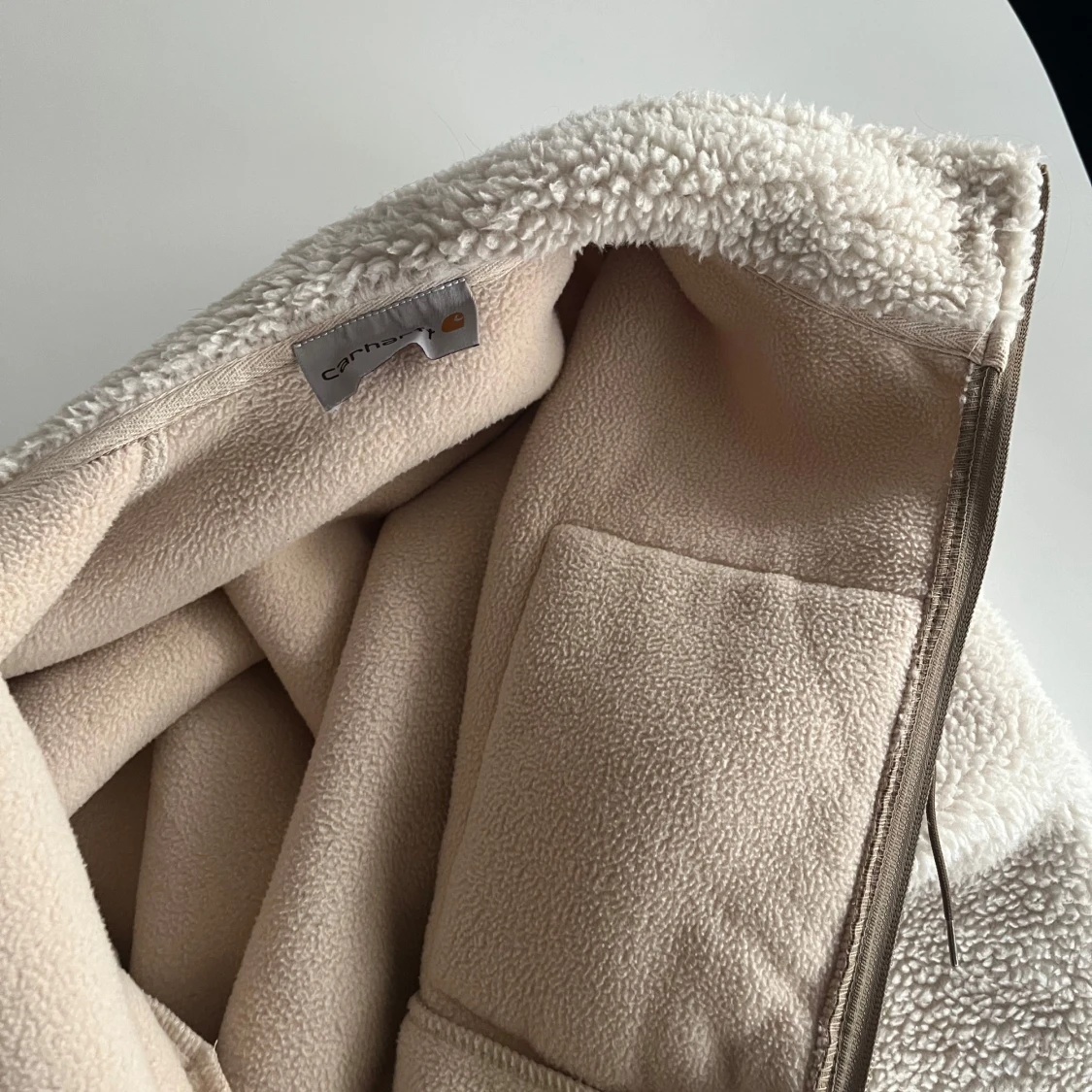 Vit teddyjacka från Carhartt - 91