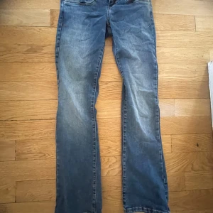 Blå jeans från LTB - Intressekoll på mina ltb jeans i modellen valerie. Har ej använt de då de är för stora i midjan, därav priset. Lägger upp på Plick för att se vad jag kan få för de. Aldrig använda bara tagit bort lapparna och kan därför inte lämna tillbaks. Priset kan såklart diskuteras.
