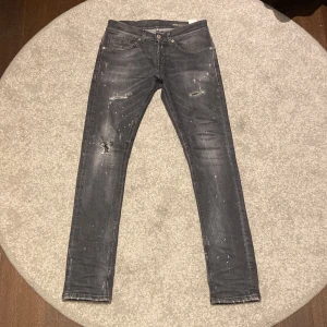 Dondup George jeans  - Tja! Säljer nu mina väldigt sällsynta Dondup George jeans som knappt går att få tag i. Skick 10/10 (Nästintill nya) 
