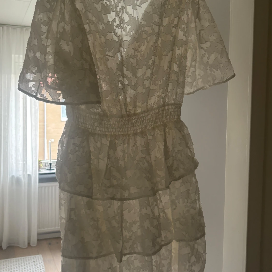 Vit spetsklänning från Retro & Icone - 90