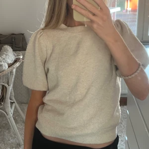 Stickad tröja  - Superfin stickad tröja från vero moda med trekvartsärm💕💕