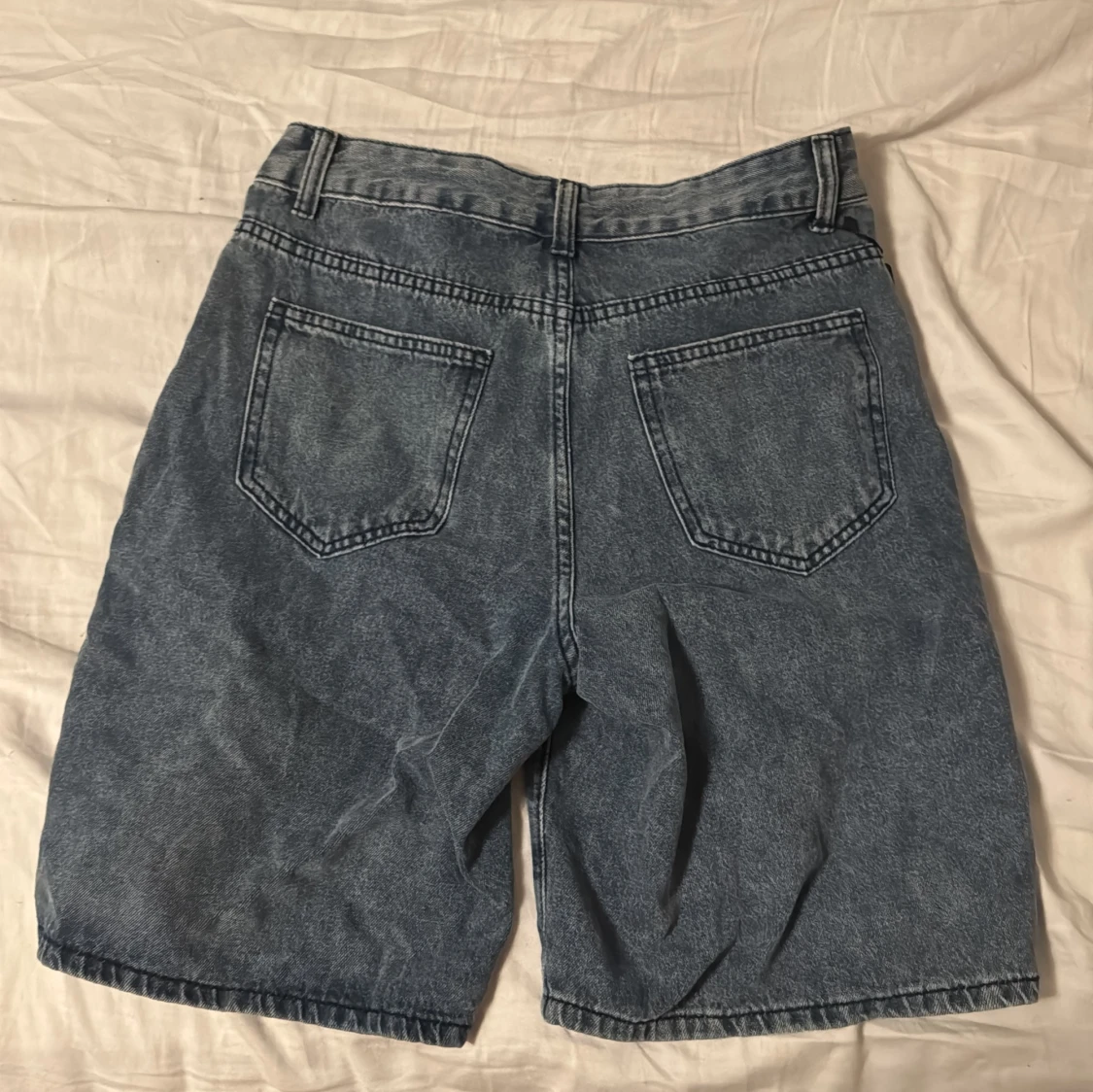 Blå jeansshorts med stjärndetalj - 91