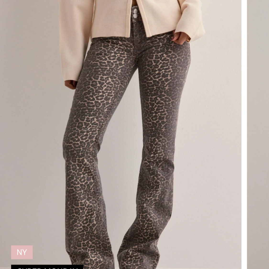 Grå leopardmönstrade byxor - 91
